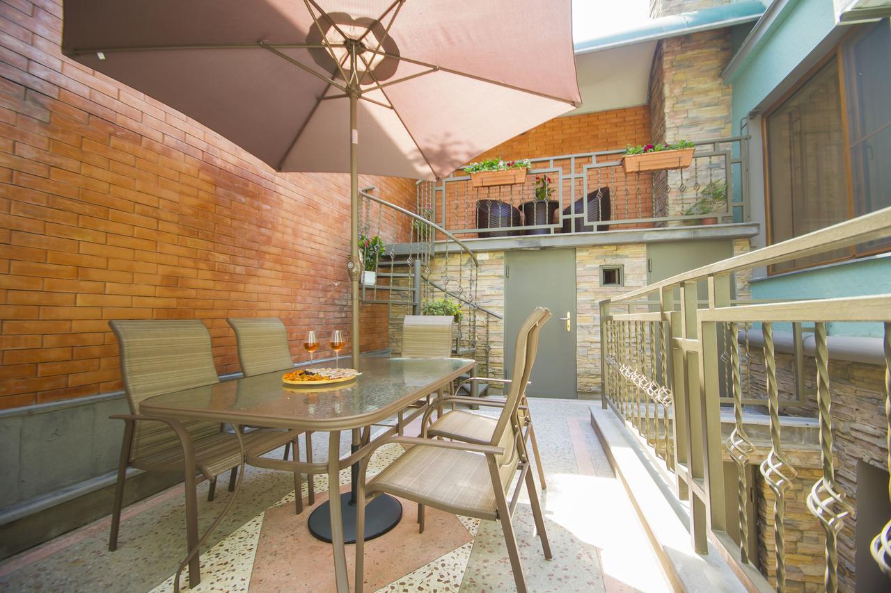 Stay Boutique Hotel Тбилиси Екстериор снимка