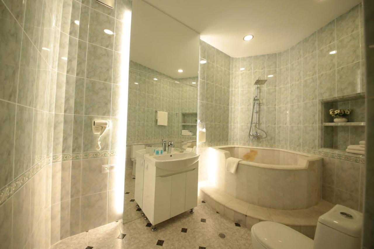 Stay Boutique Hotel Тбилиси Екстериор снимка